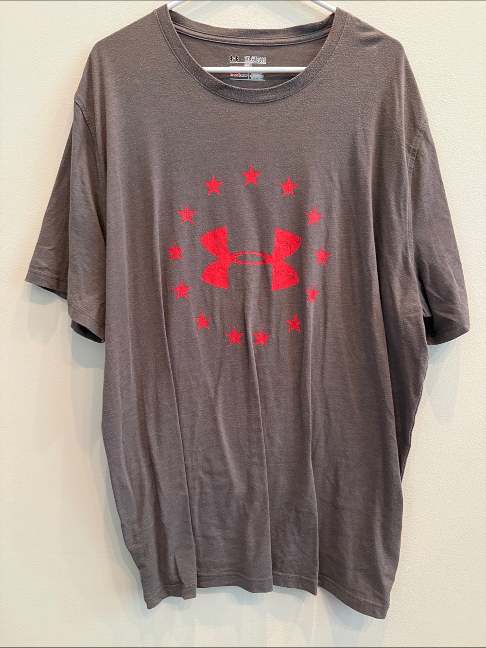 Under Armour Men's Gray Short-Sleeve Tee with Red Logo Stars